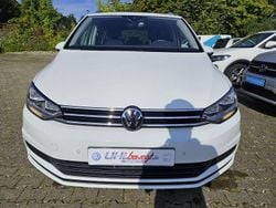 Pure white Gebraucht 2024 VW Touran Comfortline Van / Kleinbus | 34.589 € (Fairer Preis)