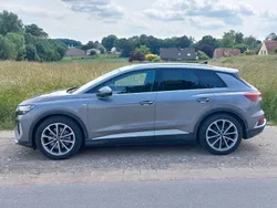 Grau Gebraucht 2022 Audi Q4 e-tron S-Line SUV | 39.800 € (Guter Preis)