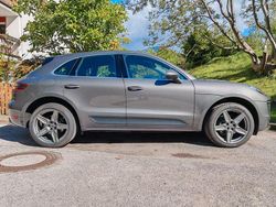Grau Gebraucht 2018 Porsche Macan SUV | 33.800 €