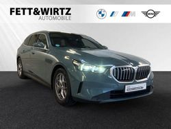 Cape york grün metallic Gebraucht 2024 BMW 540 Comfort Edition Kombi | 58.900 €