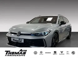 Oyster silver metallic Neu 2024 VW Passat R-line Kombi | 55.980 € (Teuer)