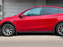 Rot Gebraucht 2022 Tesla Model Y Long Range AWD SUV | 33.500 € (Teuer)