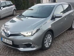 Silber Gebraucht 2016 Toyota Auris Hybrid Executive Limousine | 13.500 € (Fairer Preis)