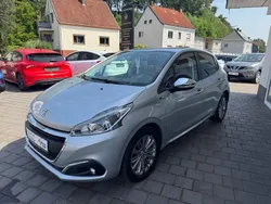 Grau Gebraucht 2016 Peugeot 208 Style Kleinwagen | 7.900 € (Fairer Preis)
