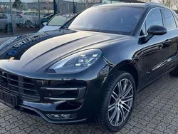 Schwarz Gebraucht 2016 Porsche Macan Turbo Chrono SUV | 34.999 €