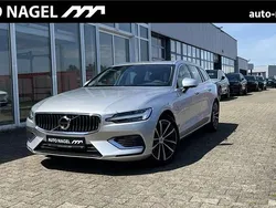 Bright silver / Gebraucht 2022 Volvo V60 Core Kombi | 31.800 € (Fairer Preis)