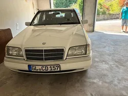 Weiß Gebraucht 1995 Mercedes C200 Elegance Limousine | 7.100 €