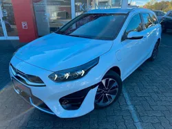 Weiß Gebraucht 2023 Kia Ceed Sportswagon Spirit Kombi | 29.880 € (Etwas zu teuer)