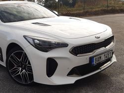 Weiß Gebraucht 2021 Kia Stinger Kleinwagen | 31.700 € (Etwas zu teuer)