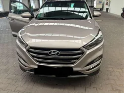 Gold Gebraucht 2017 Hyundai Tucson Premium SUV | 16.700 € (Fairer Preis)