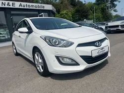 Weiß Gebraucht 2013 Hyundai i30 Style Limousine | 9.490 € (Fairer Preis)