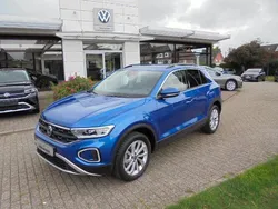 Blau Gebraucht 2024 VW T-Roc Life SUV | 25.990 € (Superpreis)