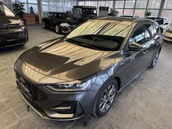 Grau Gebraucht 2024 Ford Focus ST-Line X Limousine | 23.000 € (Superpreis)