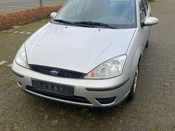 Silber Gebraucht 2004 Ford Focus Ghia Limousine | 2.200 € (Fairer Preis)