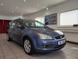 Blau Gebraucht 2005 Ford Focus Ghia Kombi | 1.999 € (Teuer)