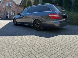 Andere außenfarben Gebraucht 2012 Mercedes E200 Avantgarde Limousine | 8.000 €