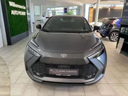 Grau (grey metallic (1g3)/ black (202)) Neu 2025 Toyota C-HR SUV | 39.400 € (Fairer Preis)