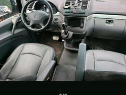 Blau Gebraucht 2025 Mercedes V300 Van / Kleinbus | 19.850 €