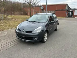 Grau Gebraucht 2007 Renault Clio II Kleinwagen | 2.650 € (Etwas zu teuer)