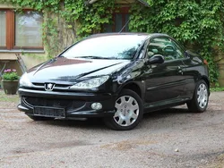 Schwarz Gebraucht 2004 Peugeot 206 CC Filou Cabrio | 2.499 € (Teuer)
