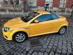 Gelb Gebraucht 2004 Opel Tigra Kleinwagen | 1.100 € (Fairer Preis)