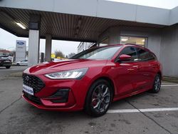 Rot Gebraucht 2023 Ford Focus ST-Line X Limousine | 23.890 € (Etwas zu teuer)