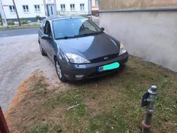 Grau Gebraucht 2003 Ford Focus Kleinwagen | 1.900 € (Teuer)