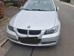 Grau Gebraucht 2005 BMW 330 Limousine | 8.200 € (Superpreis)