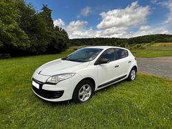 Weiß Gebraucht 2013 Renault Mégane III Limousine | 5.199 € (Fairer Preis)