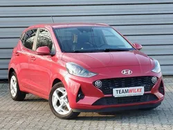 Dragon red / met Gebraucht 2022 Hyundai i10 Edition 30 Kleinwagen | 13.990 € (Fairer Preis)