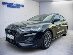 Agate black metallic Gebraucht 2024 Ford Focus ST-Line Kombi | 24.990 € (Guter Preis)