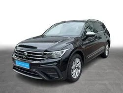 Deep black perleffekt Gebraucht 2024 VW Tiguan Allspace Life SUV | 32.116 € (Superpreis)