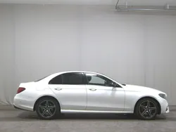 Weiss Gebraucht 2019 Mercedes E220 AMG line Limousine | 26.690 € (Fairer Preis)