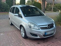 Silber Gebraucht 2008 Opel Zafira Cosmo Van / Kleinbus | 3.200 € (Etwas zu teuer)