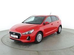 Rot Gebraucht 2017 Hyundai i30 Select Limousine | 11.920 € (Guter Preis)