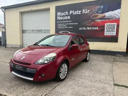 Rot Gebraucht 2011 Renault Clio III Luxe Limousine | 5.299 € (Fairer Preis)