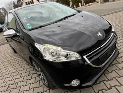 Grün Gebraucht 2014 Peugeot 208 Allure Kleinwagen | 7.890 € (Etwas zu teuer)