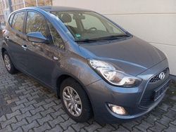 Grau Gebraucht 2015 Hyundai ix20 Kleinwagen | 3.999 €