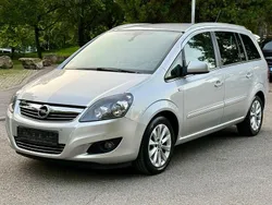 Silber Gebraucht 2014 Opel Zafira Family Van / Kleinbus | 3.680 € (Fairer Preis)