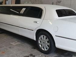 Weiß Gebraucht 2005 Lincoln Town Car Limousine | 7.900 €