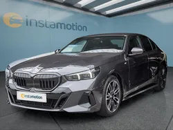 Grau Gebraucht 2024 BMW 520 Limousine | 53.949 € (Fairer Preis)