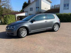 Grau Gebraucht 2017 VW Golf VII Comfortline Limousine | 9.500 € (Fairer Preis)