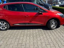 Rot Gebraucht 2015 Renault Clio IV LIMITED Kleinwagen | 6.800 € (Guter Preis)