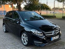Schwarz Gebraucht 2018 Mercedes B200 Van / Kleinbus | 14.300 € (Guter Preis)