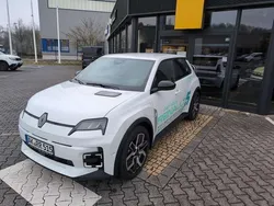 Perlmuttweiß metallic Gebraucht 2025 Renault R5 Komfort Kleinwagen | 31.990 € (Fairer Preis)