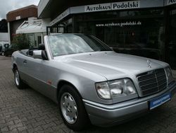 Silber Gebraucht 1994 Mercedes E200 Cabrio | 24.124 €