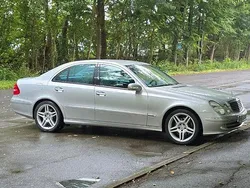 Silber Gebraucht 2002 Mercedes E320 Avantgarde Limousine | 5.999 € (Fairer Preis)