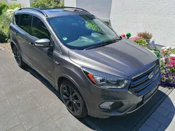 Grau Gebraucht 2017 Ford Kuga ST-Line SUV | 16.000 € (Fairer Preis)