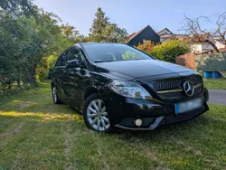 Schwarz Gebraucht 2013 Mercedes B180 Van / Kleinbus | 6.300 €
