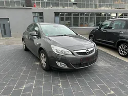 Grau Gebraucht 2010 Opel Astra Kleinwagen | 2.100 € (Superpreis)